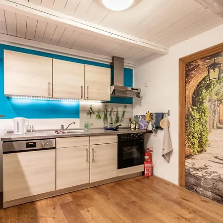 Tuerkis - Jaspis Mit Rubin *