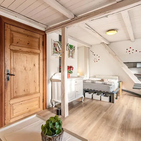 Apartment Tuerkis - Jaspis Mit Rubin Reussenkoge